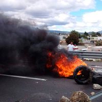 Bloquean carretera en Puebla; acusan a policías de matar a un joven de 16 años