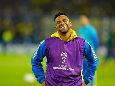 “Mi papá está triste”: el tierno posteo de Frank Fabra junto a su hijo al quedar fuera de los citados
