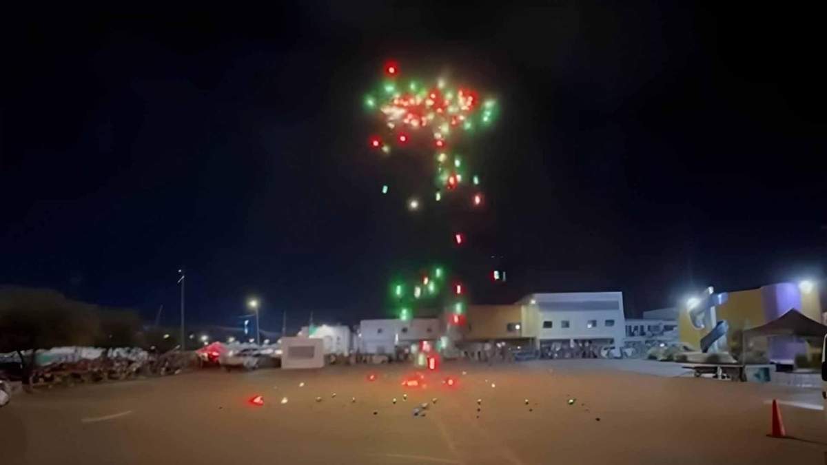 Drones chocan durante espectáculo de Grito de Independencia en Piedras Negras