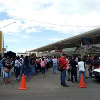 Maestros de la Sección 22 bloquean terminal de ADO en Oaxaca