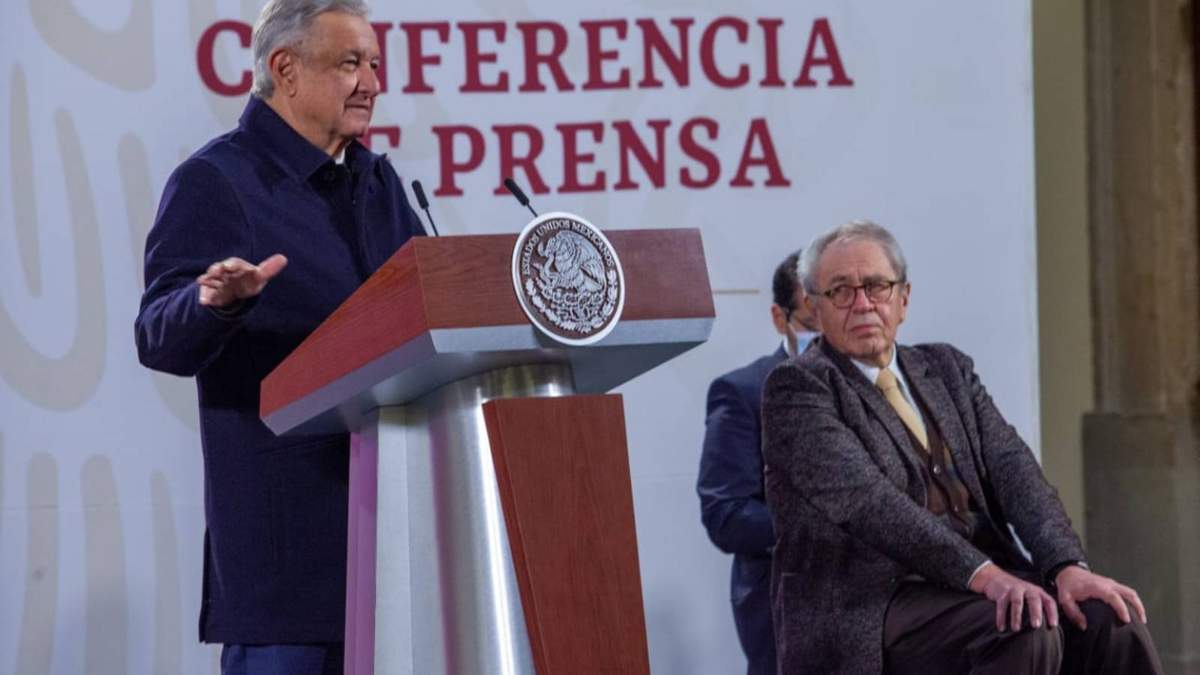 El presidente Andrés Manuel López Obrador y el secretario Jorge Alcocer
