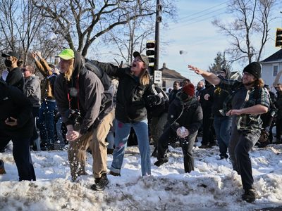 Trump defiende a agente del ICE que mató a una mujer en Minneapolis; “disparó en defensa propia”