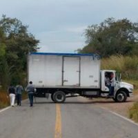 Mantienen bloqueo en Teloloapan por secuestro de tres herreros