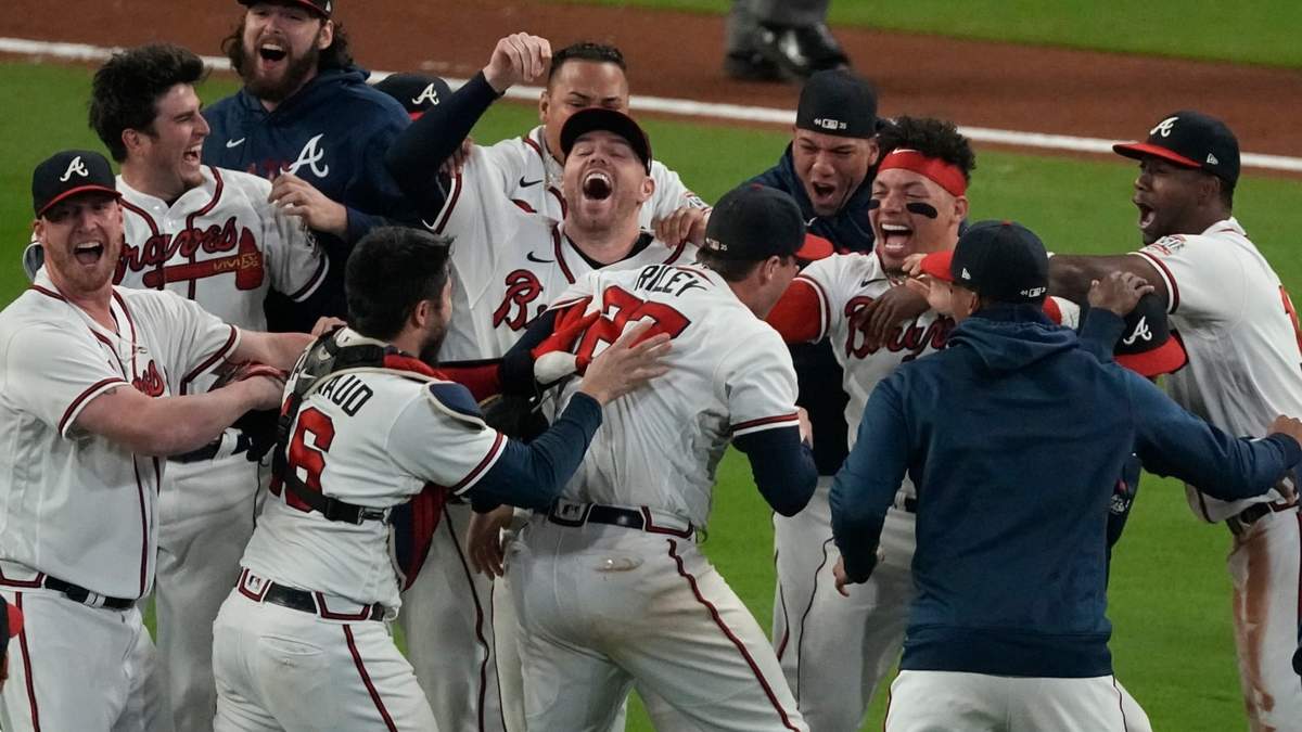 Los Bravos de Atlanta festejan la victoria sobre los Dodgers de Los Ángeles