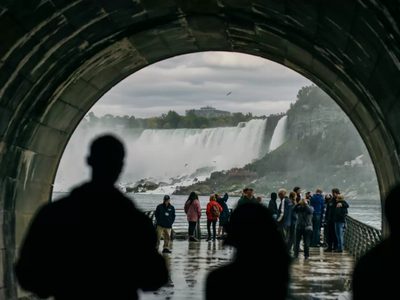 El túnel secreto detrás de las cataratas del Niágara