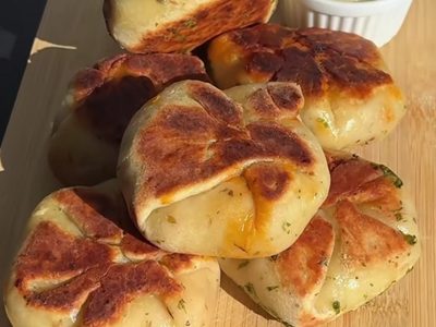 Mini pancitos saborizados y rellenos: en pocos minutos y sin horno, una receta fácil y rica que te salva el finde