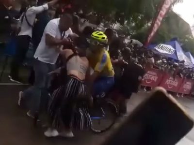 Ciclista gana etapa de la Vuelta a Colombia, pero arrolló a su esposa en la meta (Video)