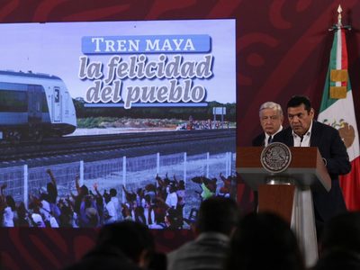 AMLO "destapa" a Javier May para gubernatura de Tabasco; deja Fonatur
