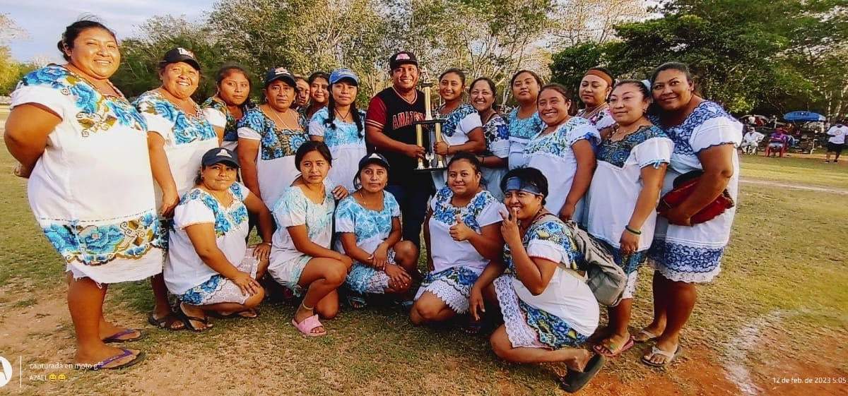 Equipo de softbol Amazonas de Yaxunah