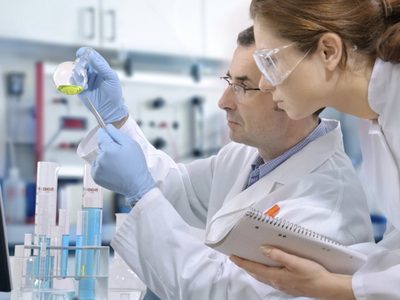 Las universidades argentinas pierden posiciones en el mundo y expertos advierten por la crisis en investigación