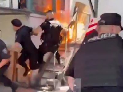 Se prendió fuego frente a la empresa porque no le pagaban el salario