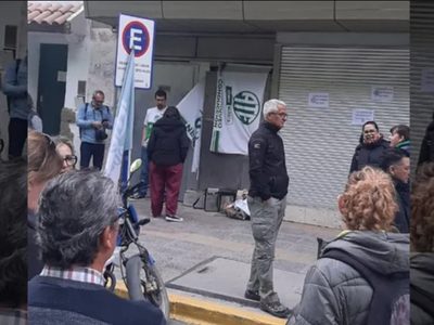 Afiliados de ATE Neuquén se manifestaron para exigir la apertura de paritarias