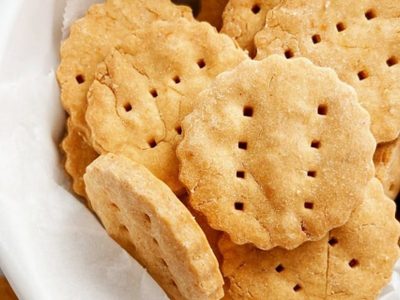 Galletas saladitas de garbanzos: sin harinas y con 2 ingredientes, una receta crocante e ideal para la picadita
