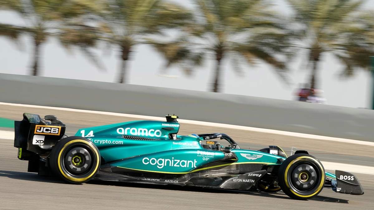Fernando Alonso en su Aston Martin
