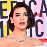 ¿No había más pequeño? Dua Lipa se abre y enseña algo muy diminuto que apenas le cubre ¡Abierta de