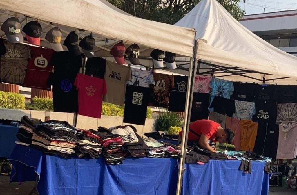 Tianguis de mercancia no vendida el día del concierto