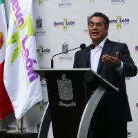 "El Bronco" envía iniciativa para reducir número de diputados en NL