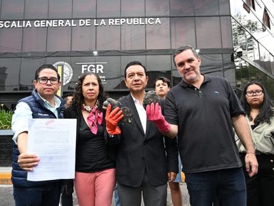 PAN denuncia ante la FGR el derrame en el Golfo y señala a Pemex
