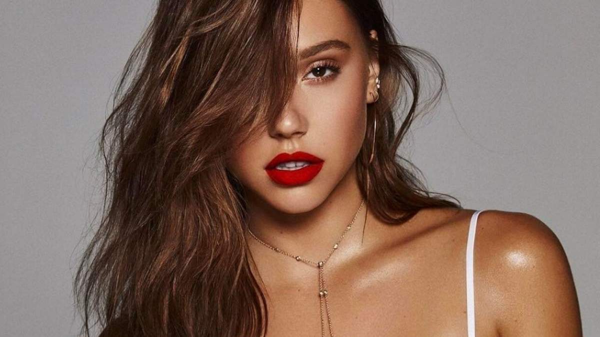 Alexis Ren. Fuente: (Twitter)