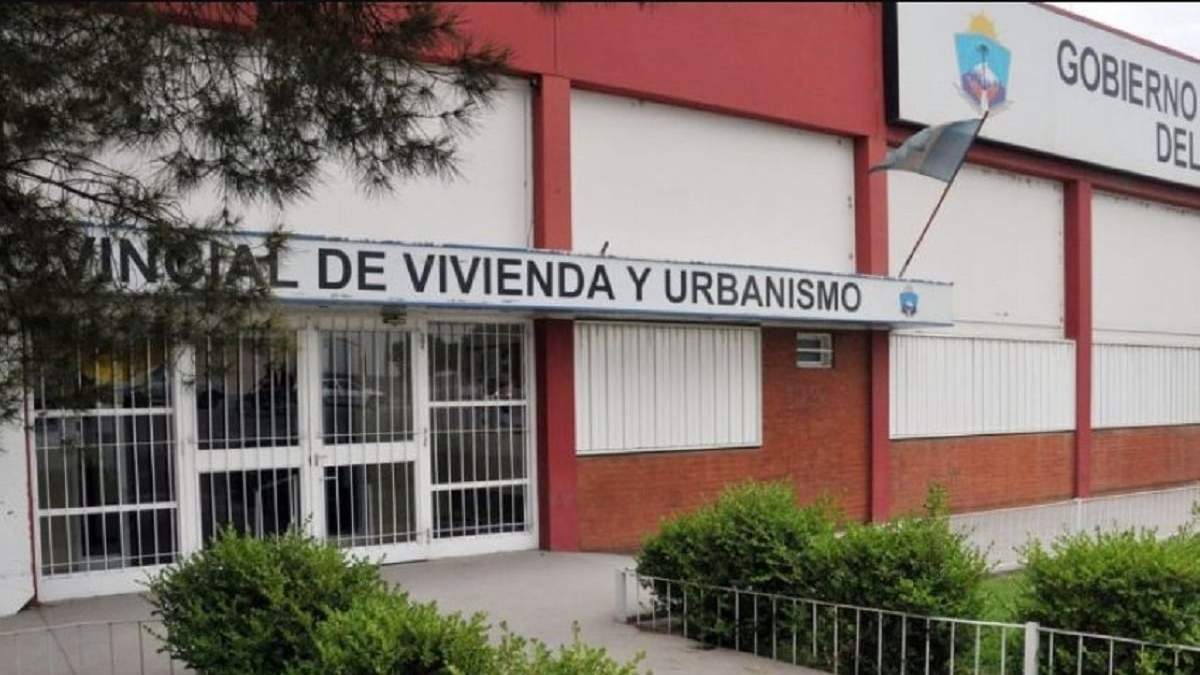 La medida de fuerza en la delegación del IPVU-ADUS de San Martín de los Andes, comenzó el viernes, 1 de marzo. Fuente: (San Martín a Diario)