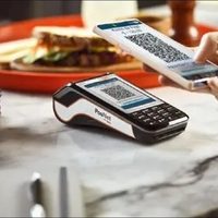 En algunos comercios de Neuquén ya se puede dejar la propina digital voluntaria