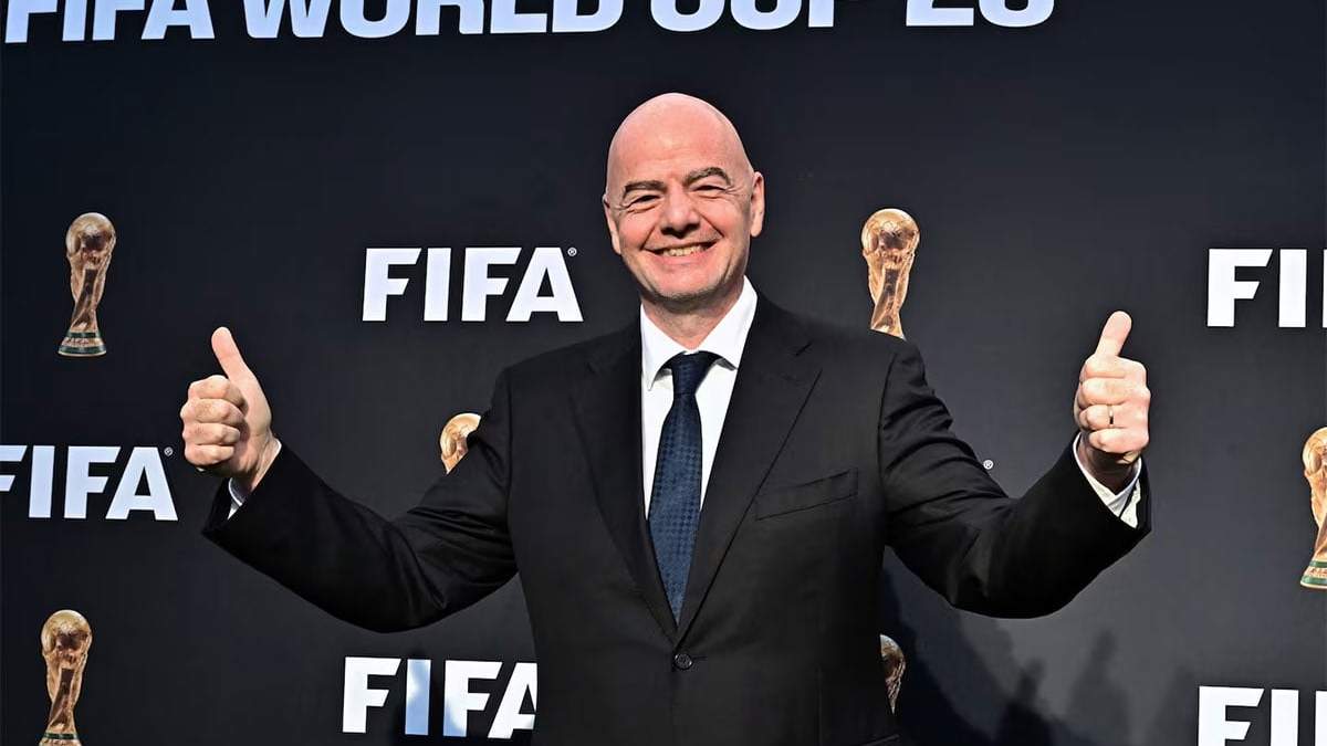 Gianni Infantino es estilo Chiqui Tapia en la FIFA: clasificación para todos.