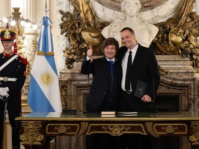 Adorni presentó el resumen semanal con eje en la baja de la pobreza