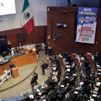Senadores oficialistas aprueban leyes secundarias para Pemex y la CFE