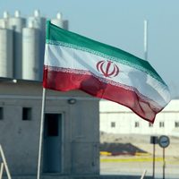 Rusia construirá ocho centrales nucleares en Irán