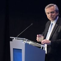 Fernández respaldó a la comunidad científica