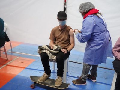 Cómo inscribir a los menores de 18 años para que reciban la vacuna