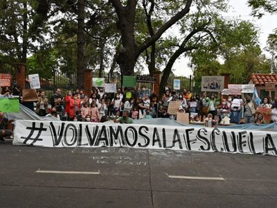 Manifestación en la Quinta de Olivos por la vuelta a las clases presenciales en todo el país