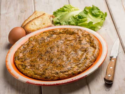 Con 2 huevos y unas hojas de lechuga, resolvé el almuerzo de tu agitado día: la receta para comer rico, sano y fácil
