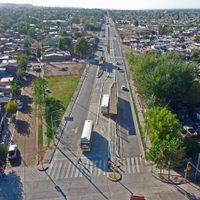 Vecinos del oeste neuquino cortaron el metrobús en reclamo por obras de gas