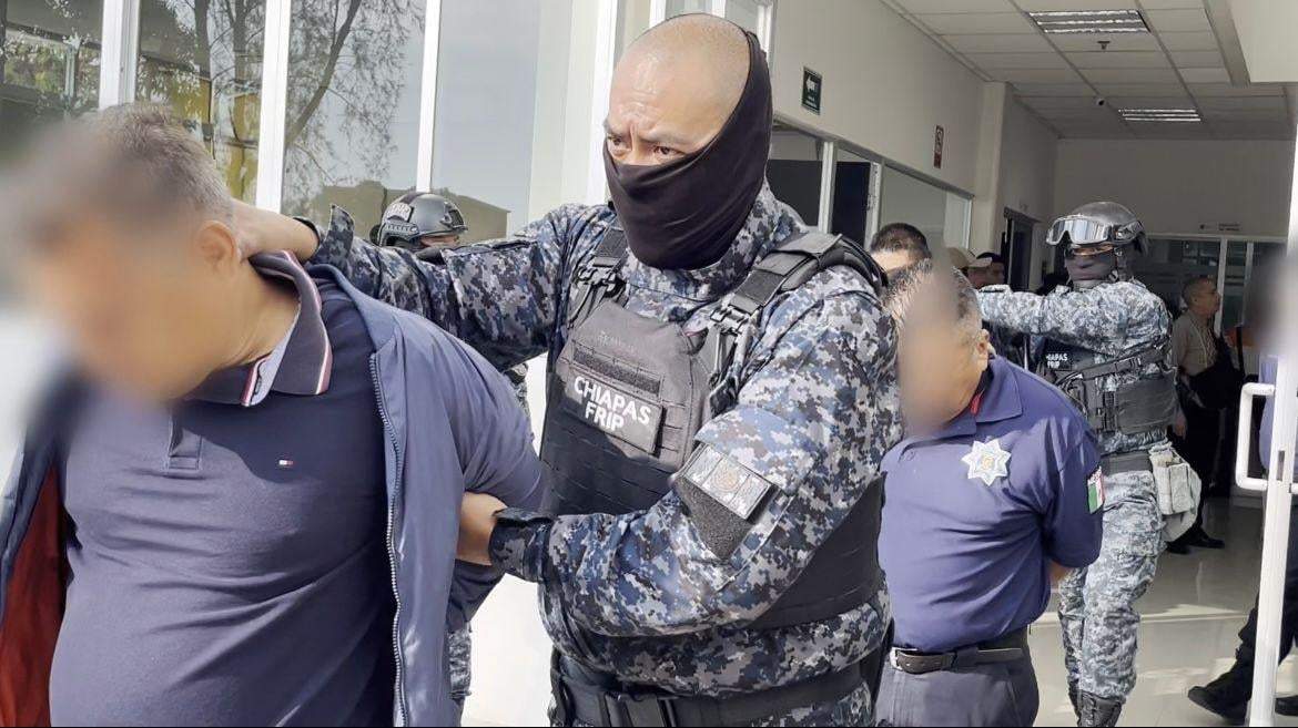 Operativo contra policías
