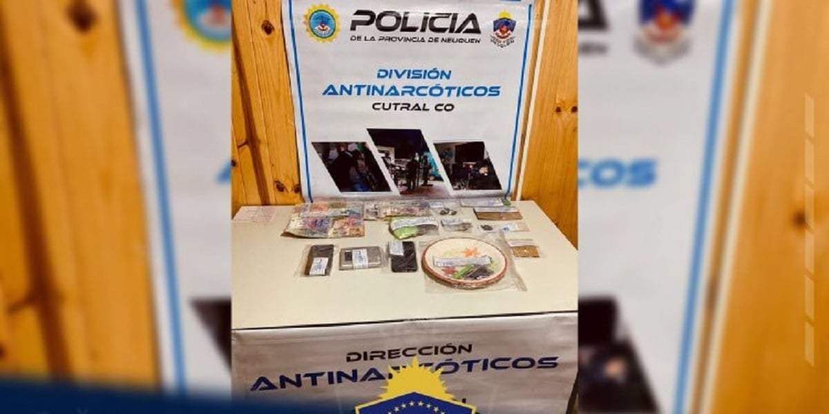 Lo secuestrado corroboró que en ese domicilio se vendía drogas. Fuente: (Policía de Neuquén)