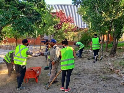 La Municipalidad de Zapala comenzó con la limpieza integral de un tradicional barrio
