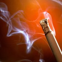 No lo vas a creer: la fórmula mágica y barata para eliminar el olor a tabaco de tu casa para siempre