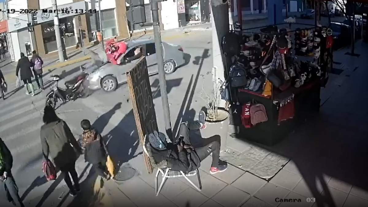 Automovilista impactó a un repartidor de Pedidos Ya. Fuente: (Instagram)