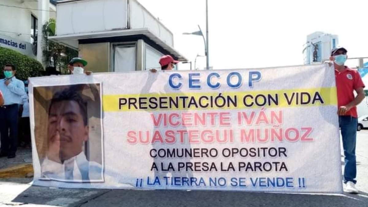 Marcha por la desaparición de Vicente Suastegui Muñoz