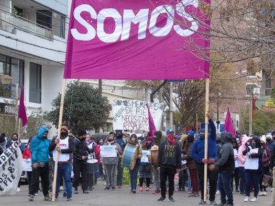 La organización “Somos Barrios de Pie” denunció haber sido estafada por una empresa constructora