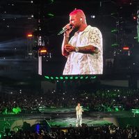 Entre “El Rey” y mezcal, Maluma enciende al Palacio de los Deportes