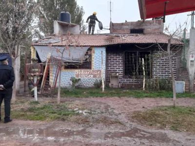 Incendio fatal en Neuquén Capital: dos adultos y una niña perdieron la vida