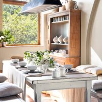 Si pensabas descartar los muebles de la abuela, mirá estas ideas de decoración y convertilos en protagonistas