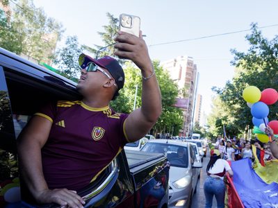 Bombardeo en Venezuela y detención de Maduro: dos marchas opuestas dividieron al centro de Neuquén
