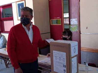 PASO 2021: votó el precandidato Rolando Figueroa