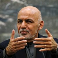 El depuesto presidente de Afganistán, Ashraf Ghani, explicó por qué huyó del país