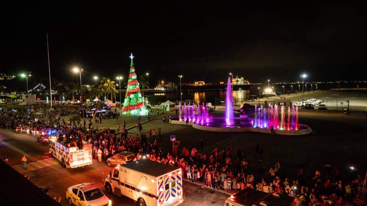 Una Caravana Navideña recorrió el puerto de Manzanillo