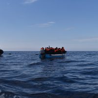 Italia investiga naufragio de buque con migrantes, con 41 posibles muertes
