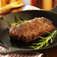 Bife de chorizo con crema de puerros y hongos: una receta super fácil con un exquisito toque gourmet
